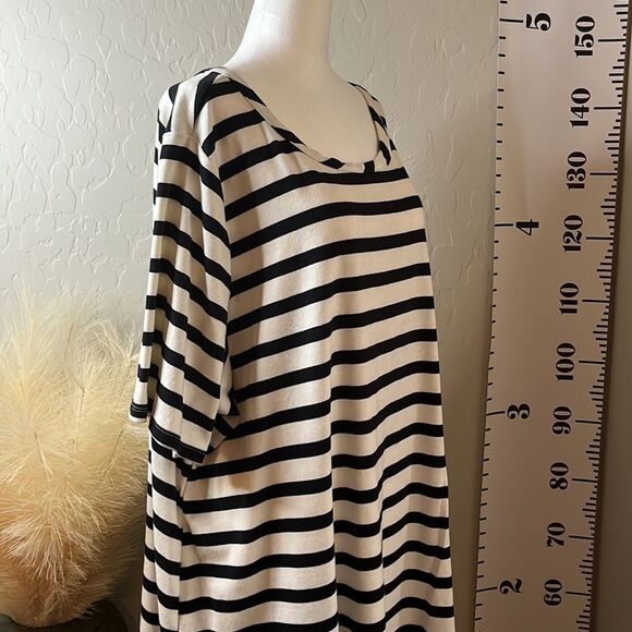Lane Bryant black & white stripes short sleeves scoopneck split hemline SZ 26/28 - Picture 7 of 11